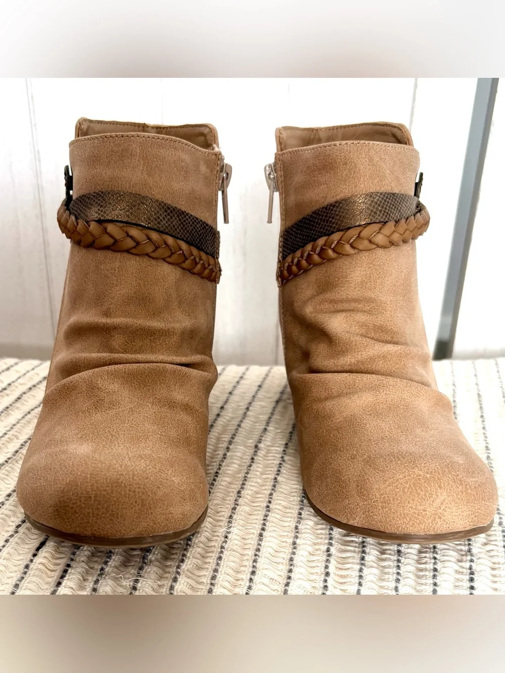 Blowfish Malibu Kids Beezee-K Wedge Booties Tan Size 2.5 New in Box
